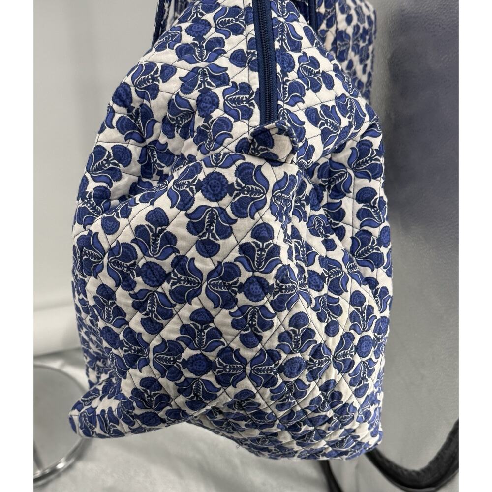 Vera Bradley Large Duffel Travel Bag Cobalt Tile Blue White Quilted Cotton 22” - Picture 5 of 13